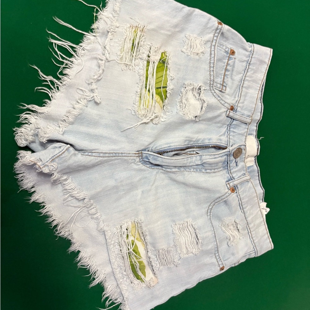 Frayed Light Wash Distressed Denim Shorts - White